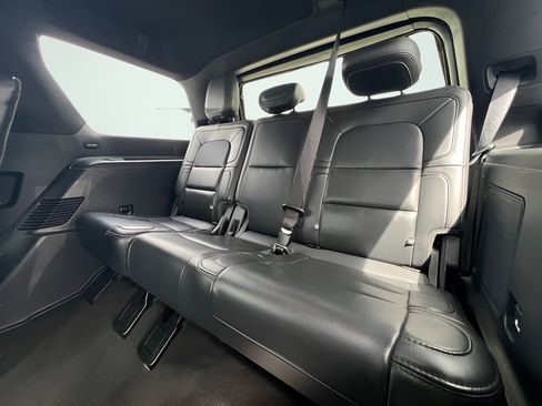 Used 2023 Lincoln Navigator 4WD image 25