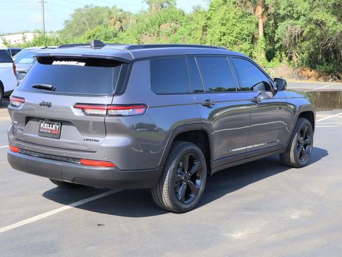 Used 2023 Jeep Grand Cherokee L Limited w/ Black Appearance Package AWD/4WD image 9
