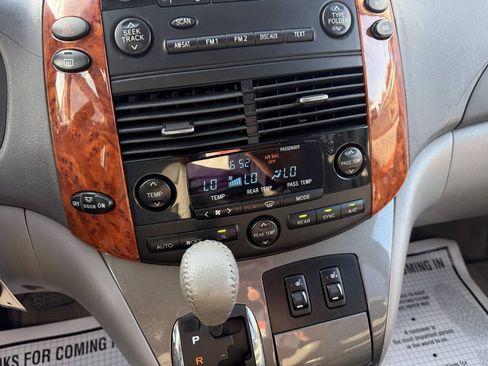 Used 2009 Toyota Sienna XLE FWD image 27