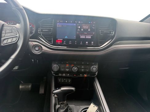 Used 2024 Dodge Durango GT RWD image 11