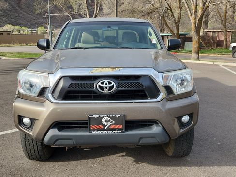 Used 2014 Toyota Tacoma 4x4 Double Cab w/ SR5 Package image 5