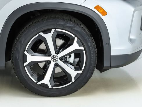 New 2026 Volkswagen Tiguan SE image 13