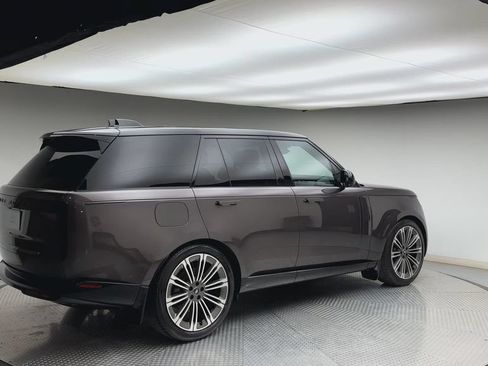 Used 2024 Land Rover Range Rover SE AWD/4WD image 2