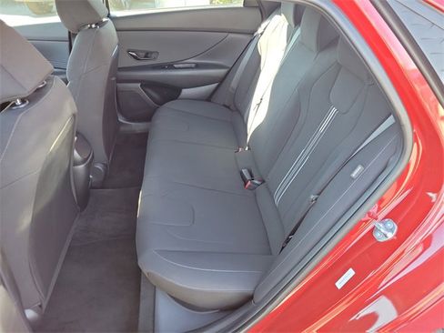 Used 2025 Hyundai Elantra Sport image 20