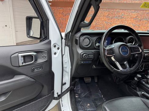 Used 2022 Jeep Wrangler Unlimited Sahara w/ Cold Weather Group image 9