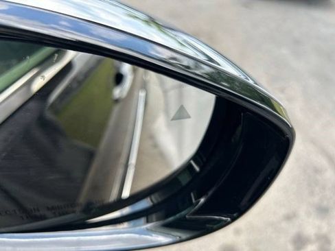 Used 2023 Chrysler Pacifica Limited FWD image 56