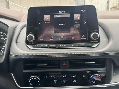 Used 2023 Nissan Rogue S image 16