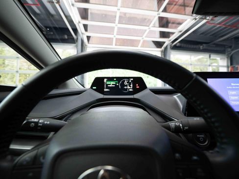 Used 2024 Toyota Prius LE FWD image 15