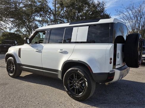 Used 2025 Land Rover Defender 110 S image 5
