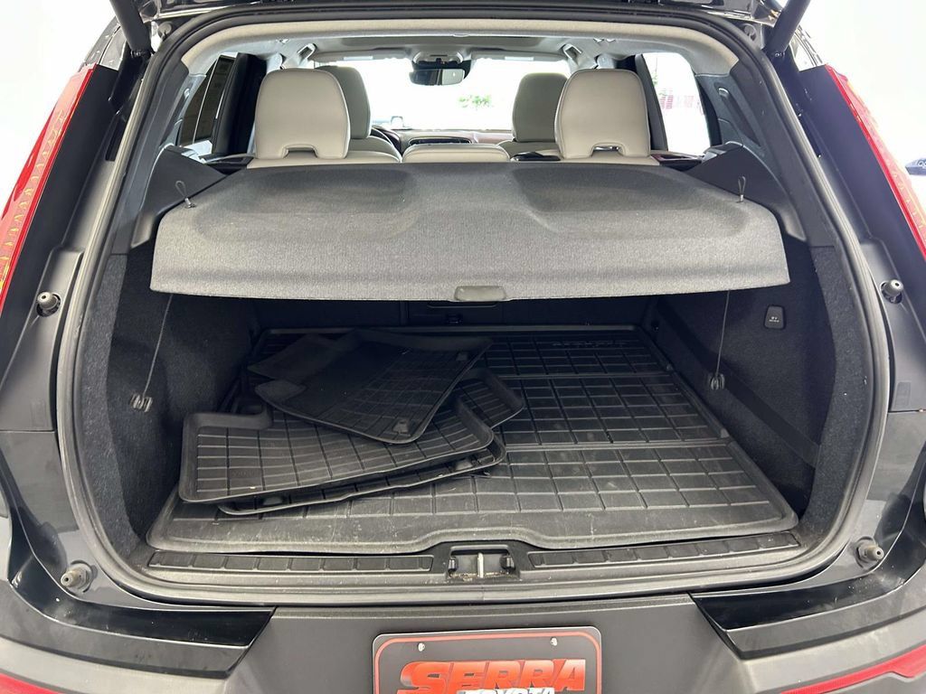 Used 2019 Volvo XC40 T5 Momentum AWD/4WD image 12