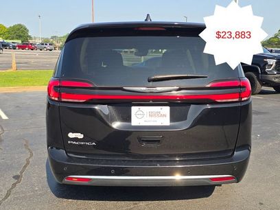 Used 2024 Chrysler Pacifica Touring-L