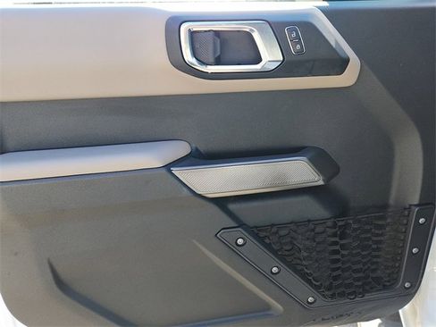 Used 2023 Ford Bronco Wildtrak image 12