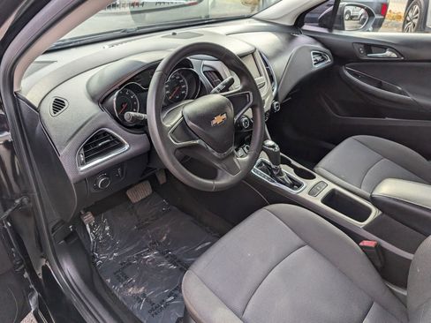 Used 2018 Chevrolet Cruze LS image 12