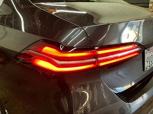 Used 2026 BMW 530i w/ Premium Package RWD image 31
