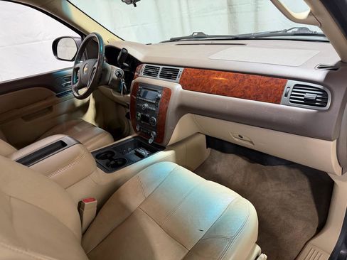 Used 2010 Chevrolet Suburban LT AWD/4WD image 13
