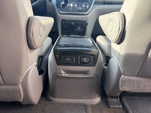 Used 2015 Toyota Sienna XLE Premium FWD image 35