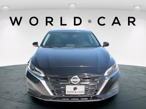 Used 2023 Nissan Altima 2.5 SV image 2