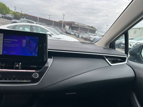 Used 2025 Toyota Corolla LE FWD image 30