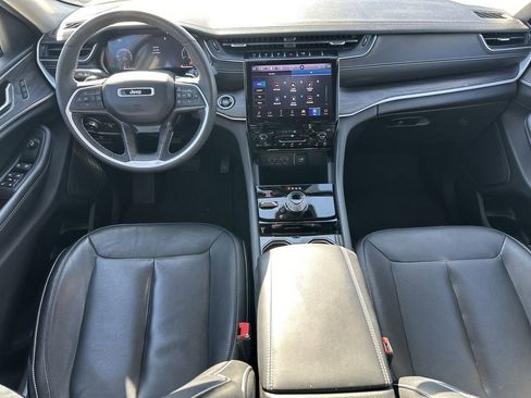 Used 2023 Jeep Grand Cherokee L Limited w/ Black Appearance Package image 24