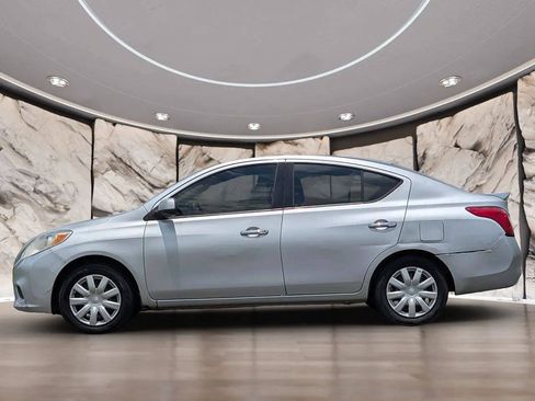 Used 2013 Nissan Versa SV FWD image 5