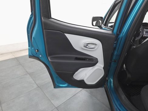 Used 2022 Jeep Renegade Latitude w/ Convenience Group image 22