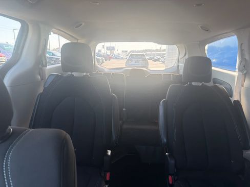 Used 2023 Chrysler Voyager LX FWD image 24