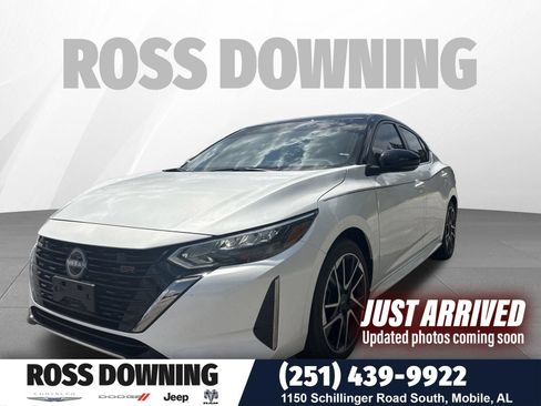 Used 2025 Nissan Sentra SR FWD image 1