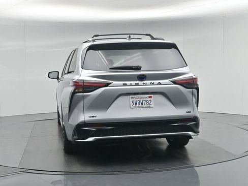 Used 2025 Toyota Sienna XSE w/ XSE Premium Package FWD image 33