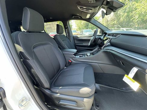 Used 2025 Jeep Grand Cherokee L Laredo w/ Luxury Tech Group I image 24