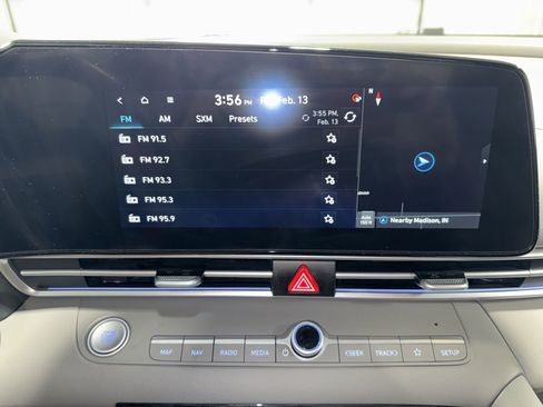 Used 2025 Hyundai Elantra SEL image 19