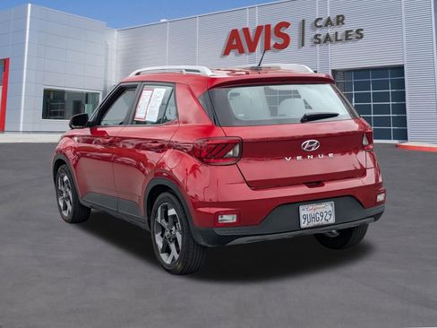 Used 2025 Hyundai Venue SEL FWD image 9