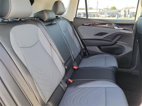 New 2026 Volkswagen Tiguan SE image 17