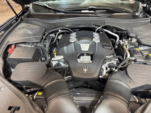 Used 2018 Maserati Levante GranLusso AWD/4WD image 8
