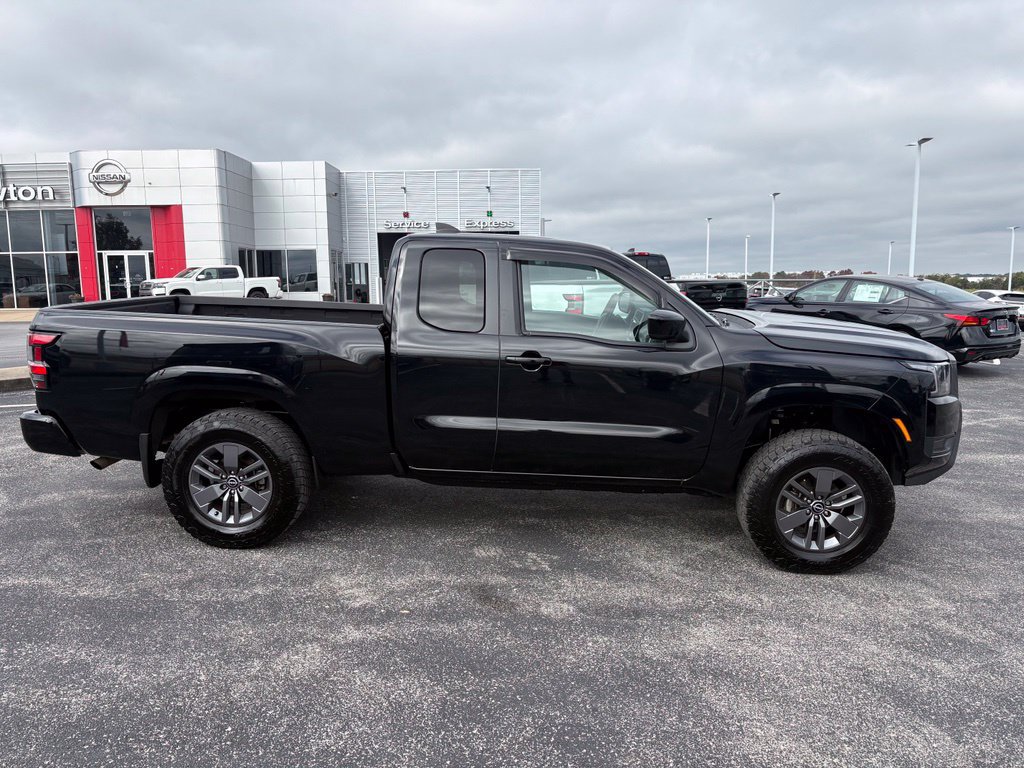 Used 2025 Nissan Frontier SV AWD/4WD image 4