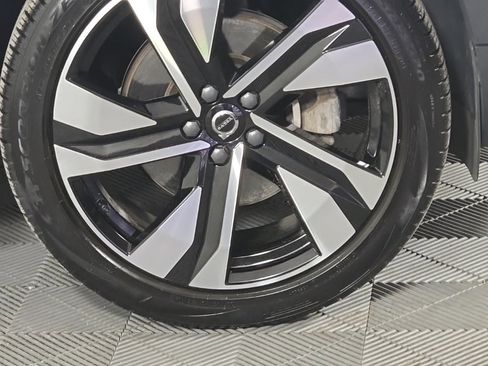 Certified 2023 Volvo XC40 B5 Ultimate w/ Climate Package image 6