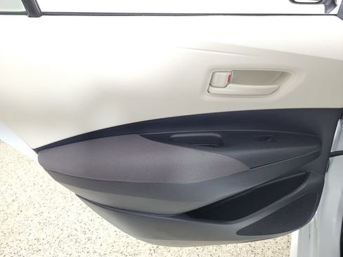 Used 2025 Toyota Corolla LE FWD image 14