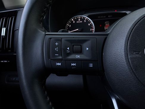 Used 2025 Nissan Pathfinder SV FWD image 35