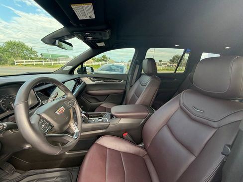 Used 2024 Cadillac XT6 Premium Luxury image 10