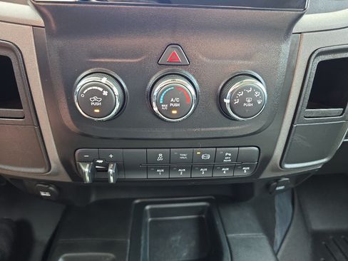 Used 2018 RAM 2500 Tradesman w/ Chrome Appearance Group AWD/4WD image 18