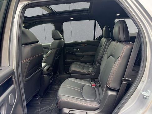 Used 2025 Honda Pilot TrailSport image 22