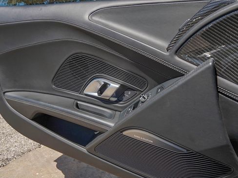 Used 2021 Audi R8 V10 w/ Premium Package image 37