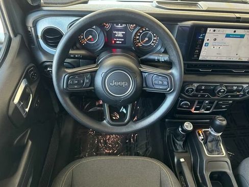 Used 2025 Jeep Gladiator Sport AWD/4WD image 14