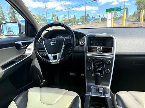 Used 2011 Volvo XC60 T6 R-Design w/ Convenience Pkg image 23