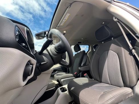 Used 2023 Chrysler Voyager LX FWD image 16