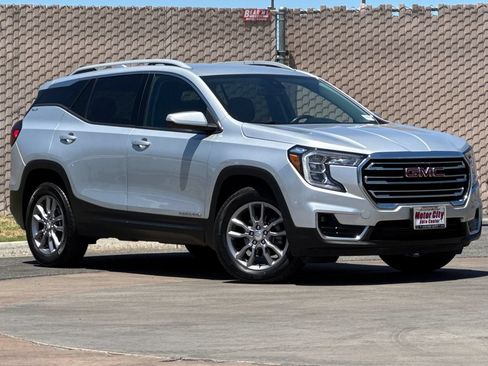 Certified 2022 GMC Terrain SLT AWD/4WD image 2