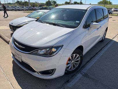 Used 2020 Chrysler Pacifica Touring w/ Advanced Safetytec Group