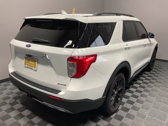 Used 2024 Ford Explorer XLT w/ Equipment Group 202A AWD/4WD image 8