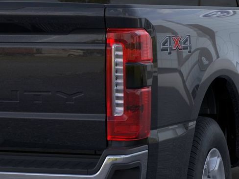 New 2026 Ford F250 XLT w/ XLT Premium Package AWD/4WD image 21