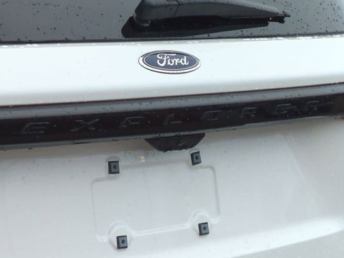 Used 2025 Ford Explorer ST-Line w/ Premium Package image 13