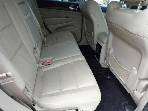 Used 2016 Jeep Grand Cherokee Laredo image 17